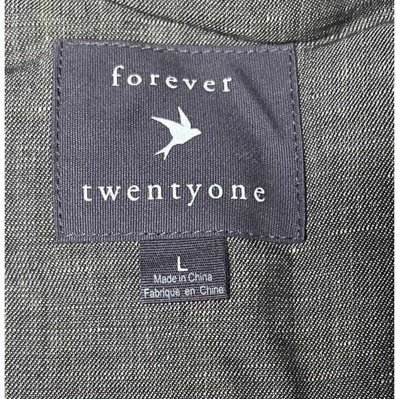 Forever 21 Womens Gray Linen Top Short Sleeves LARGE Cute Buttons Pockets - Picture 3 of 3